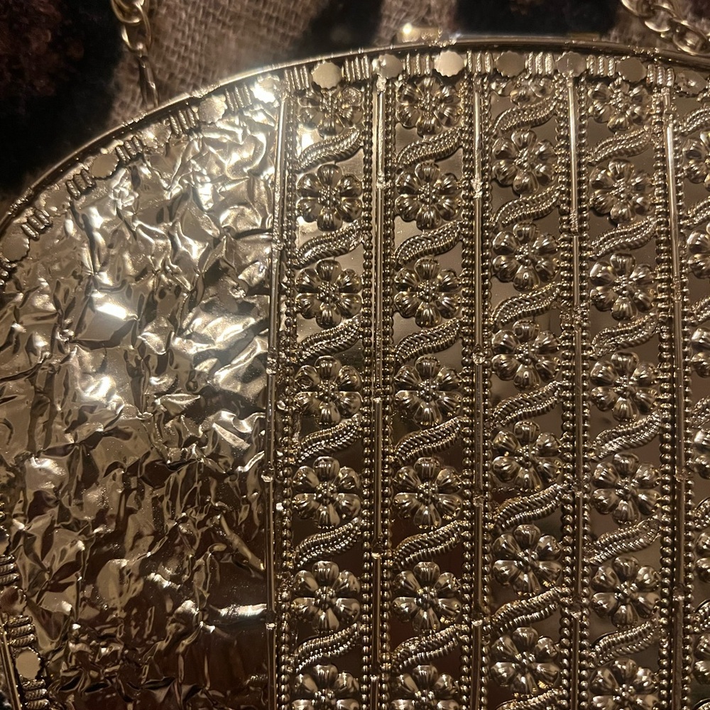 Ramla La Perle Handmade in Morocco Mother of Pearl and Brass clutch with chain - Picture 7 of 16